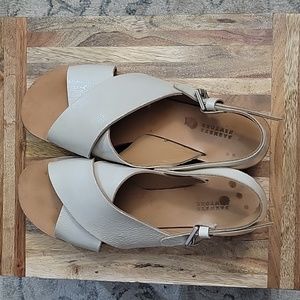 Barney's New York Slingback Wedge Sandals in Natural Tan Leather . Pre Owned. 37